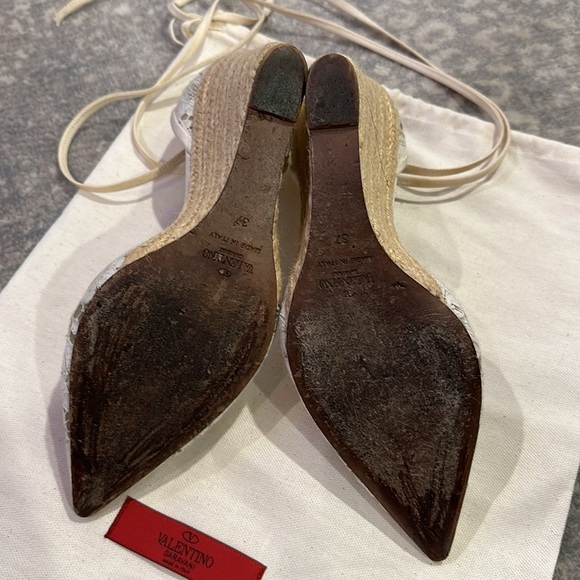 VALENTINO GARAVANI LACE CREAM WEDGE WITH ANKLE TIE. RARE. BOX INCLUDED - Picture 11 of 15